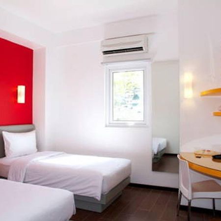 Amaris Hotel Ambon Exteriör bild
