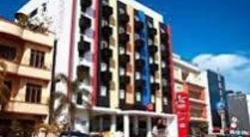 Amaris Hotel Ambon Exteriör bild