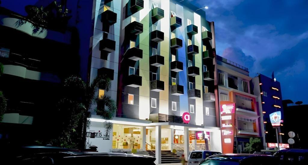 Amaris Hotel Ambon Exteriör bild