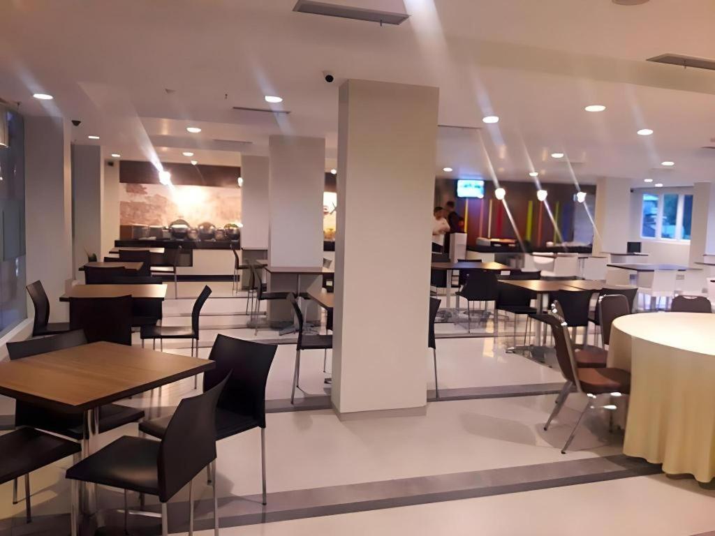 Amaris Hotel Ambon Exteriör bild