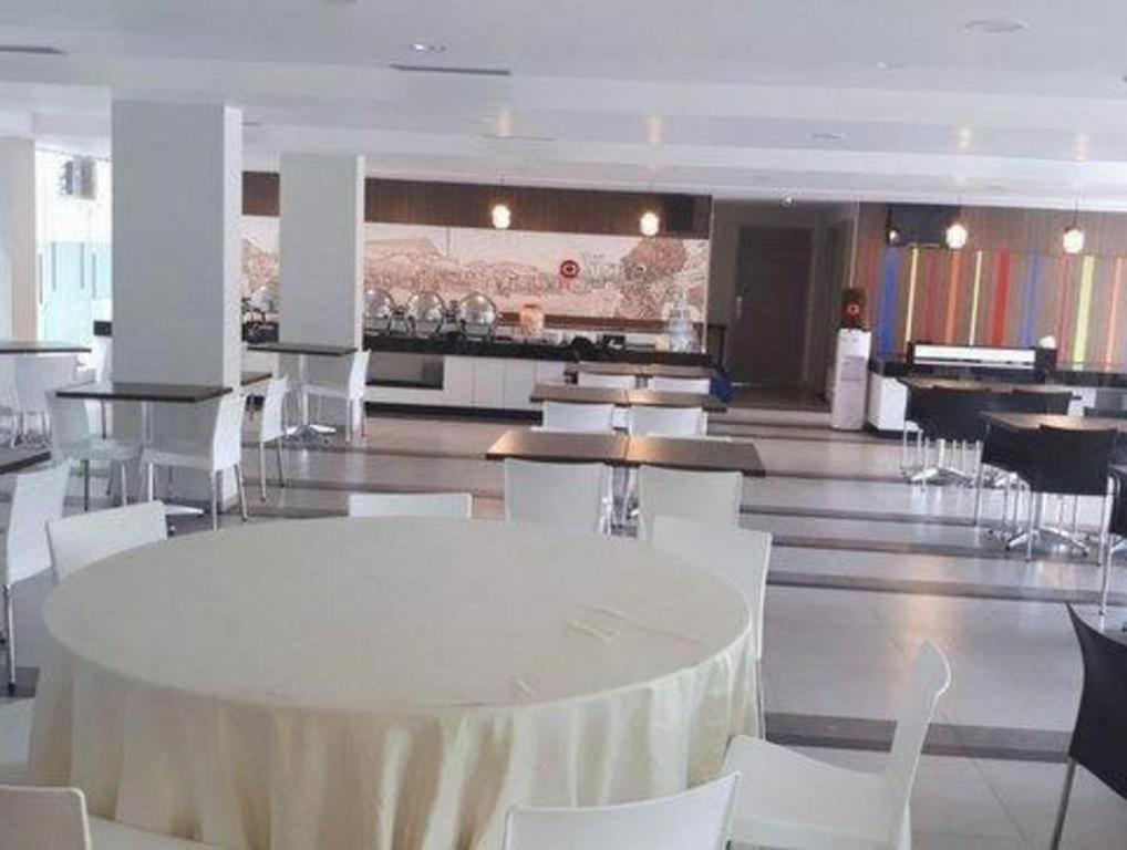 Amaris Hotel Ambon Exteriör bild