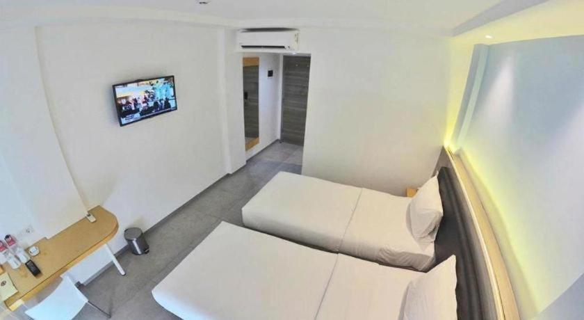 Amaris Hotel Ambon Exteriör bild