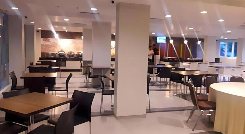 Amaris Hotel Ambon Exteriör bild